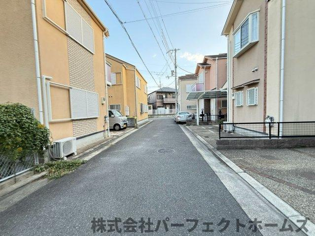 伊加賀西町戸建の前面道路含む現地写真|前面道路含む現地写真です