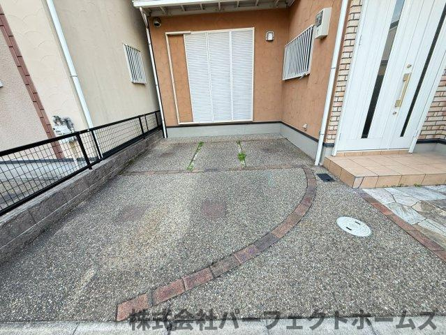 伊加賀西町戸建のエントランス