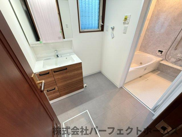 伊加賀西町戸建の脱衣所