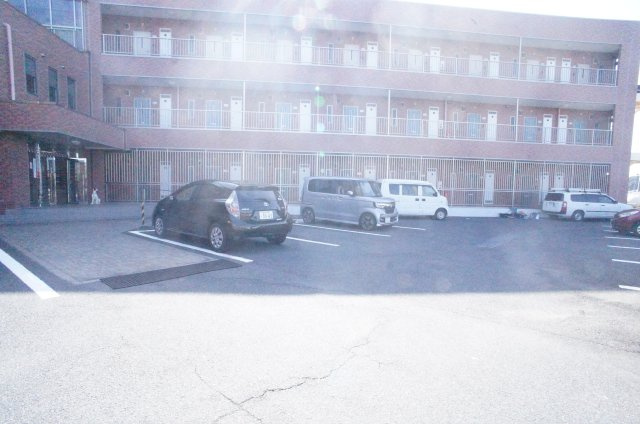 コーポニッコーの駐車場