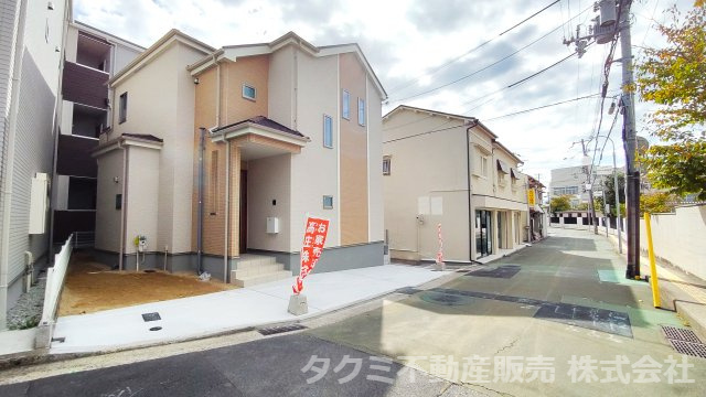 神戸市垂水区城が山　新築一戸建の前面道路含む現地写真|角地で前面道路も広く開放的な立地です♪