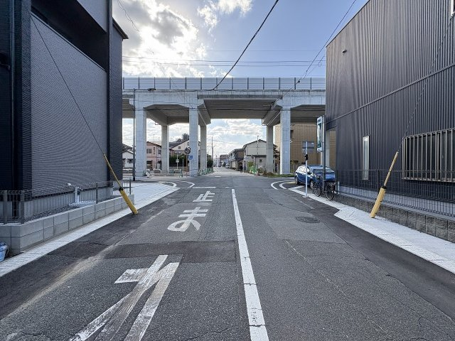 【その他】 | 大野城市雑餉隈町1丁目1期　1号棟（全1棟）【仲介手数料無料・0円】 | 現地写真。前面道路です。