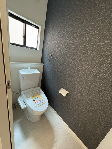 【トイレ】 | 大野城市雑餉隈町1丁目1期　1号棟（全1棟）【仲介手数料無料・0円】 | 現地写真。2階にもトイレです。