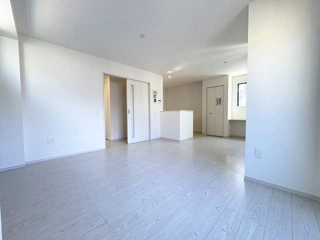 【居間・リビング】 | 大野城市雑餉隈町1丁目1期　1号棟（全1棟）【仲介手数料無料・0円】 | 現地写真。リビングです。