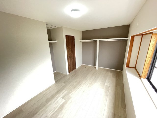 京都府京都市伏見区羽束師志水町225-8の洋室|3階東側6帖洋室
収納たっぷりです！