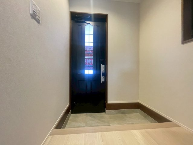 京都府京都市伏見区羽束師志水町225-8の玄関|シューズボックスも置けるスペースがございます。