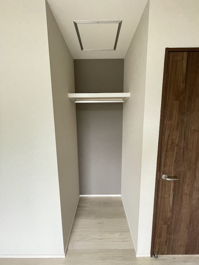 京都府京都市伏見区羽束師志水町225-8の収納|3階東側6帖洋室（収納）
オープンクローゼットですので、お好きなカーテンなどで目隠しもできます！