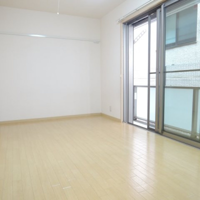 【居間・リビング】 | マ・メゾン大倉山 | 広々7.5帖の洋室♪