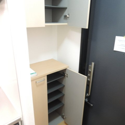 【玄関】 | マ・メゾン大倉山 | シューズボックスで玄関すっきり♪