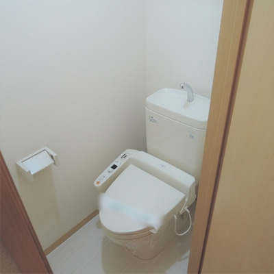 【トイレ】 | マ・メゾン大倉山 | 温水洗浄便座付き♪