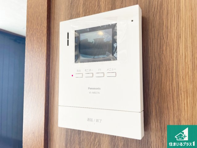 神戸市西区桜が丘中町　中古一戸建ての防犯設備|カラーモニターインターホン！声だけでなく来訪者の姿や顔がモニターで確認できるので、小さなお子様がいらっしゃるご家庭でも安心できます！