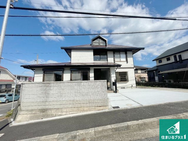 神戸市西区桜が丘中町　中古一戸建ての外観|周辺は落ち着いた街並みの住宅地！子育てがしやすい住環境です！気になることがありましたら、お気軽にお問い合わせください！