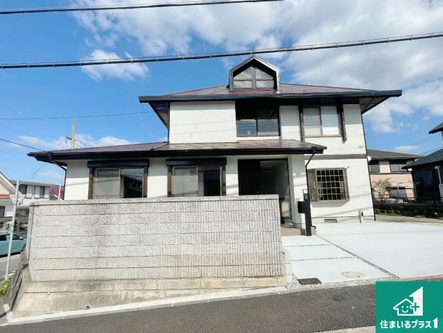 神戸市西区桜が丘中町　中古一戸建ての外観|周辺は落ち着いた街並みの住宅地！子育てがしやすい住環境です！気になることがありましたら、お気軽にお問い合わせください！