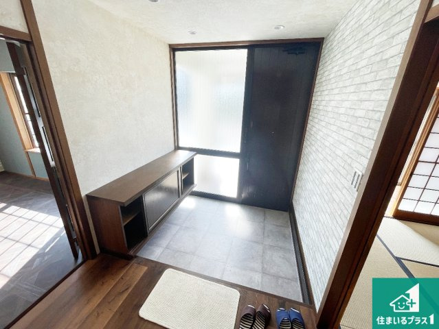 神戸市西区桜が丘中町　中古一戸建ての玄関|シューズボックスにはたくさんの靴が収納できるので玄関周りはいつもスッキリ！ご家族が増えても安心！