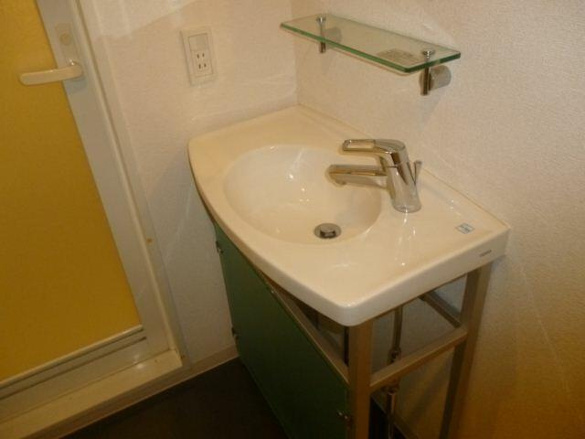 ガリシア浜松町の独立洗面台|※別号室のため室内フローリン… 