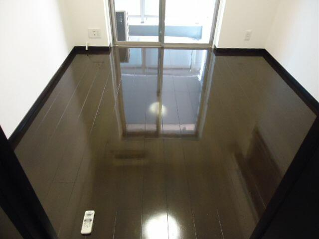 ガリシア浜松町の洋室|※別号室のため室内フローリン… 