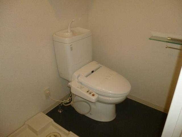 ガリシア浜松町のトイレ|※別号室のため室内フローリン… 