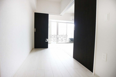 【寝室】 | ベルエール江坂 | 明るく開放感のある居室で、自分だけのくつろぎ空間を。