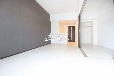 【居間・リビング】 | ベルエール江坂 | ゆったりとくつろげる、落ち着きのある居室空間です