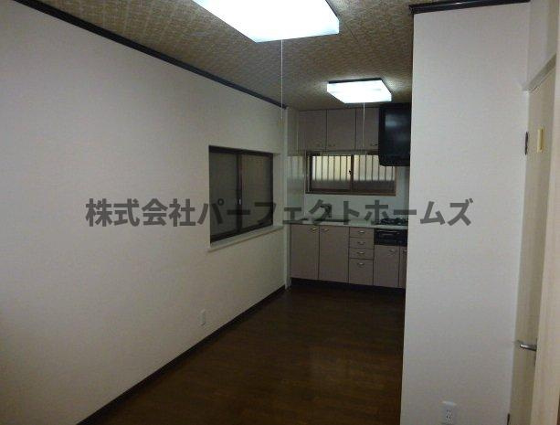 錦町戸建　賃貸の居間・リビング|こちらの居間で趣味の時間をお楽しみください