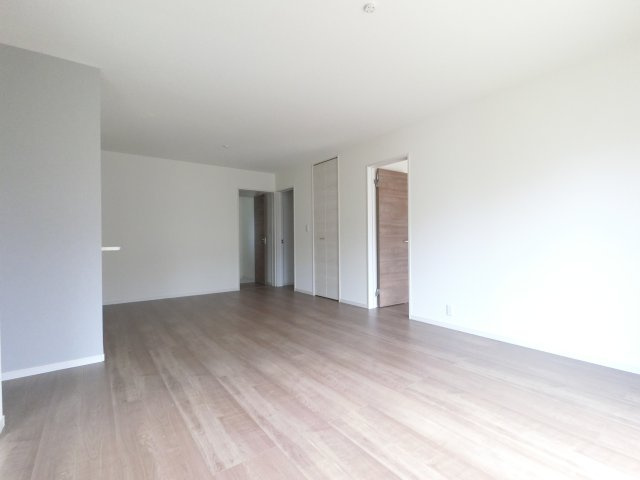 鳥栖市松原町第二の内観：施工例|家族が集まる中心となるリビング・ダイニング。団らんする姿が浮かびますね♪