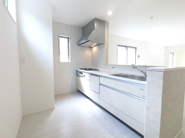 鳥栖市松原町第二の内観：施工例|お料理しやすい3口コンロ♪