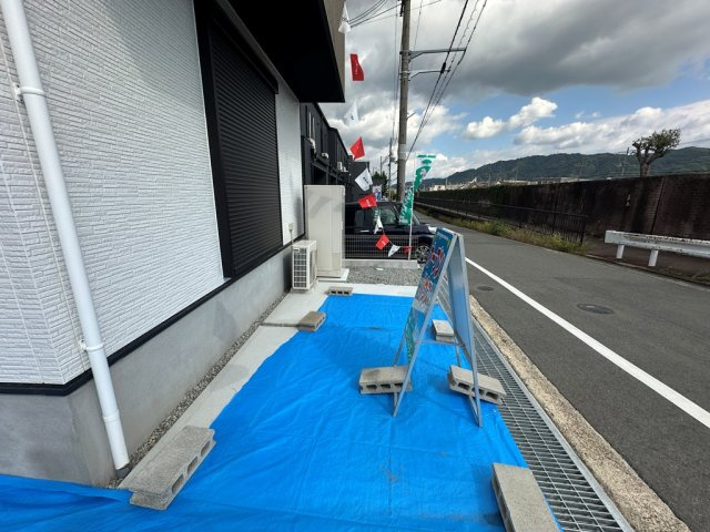 大東市三箇1丁目　２階建の前面道路含む現地写真