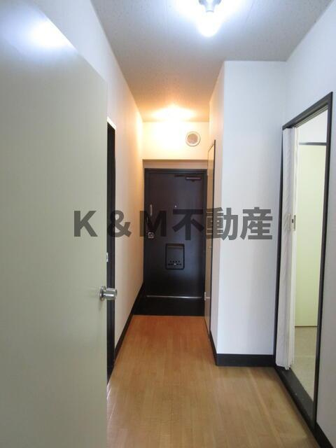 ダイカンプラザの玄関|落ち着いた玄関です