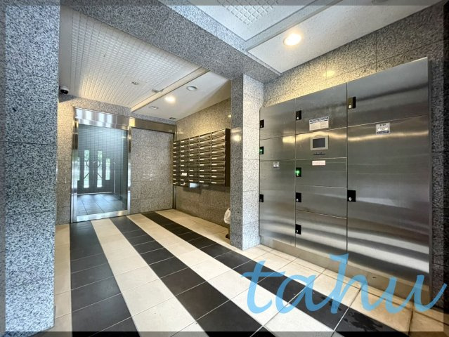 中野区江原町２丁目の賃貸マンションのエントランス