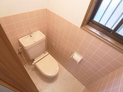 【トイレ】 | 下沢通4丁目貸家 | 暖房便座付きのトイレ、2か所も有ります