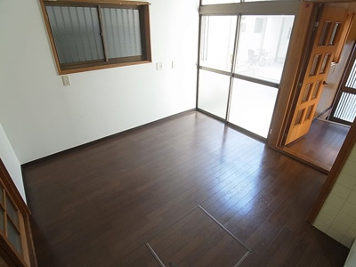 【設備】 | 下沢通4丁目貸家 | 窓が多く風通しも良好