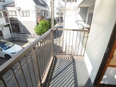 【バルコニー】 | 下沢通4丁目貸家 | 日当たりの良いバルコニー