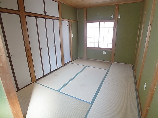 下沢通4丁目貸家の内装|２Fの和室７帖のお部屋も明るいです