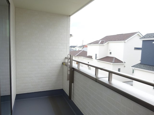 ハートフルタウン 前橋市北代田町780番　Ａ号棟のバルコニー|人気のインナーバルコニーです♪急な雨でも洗濯物が濡れずに安心です！