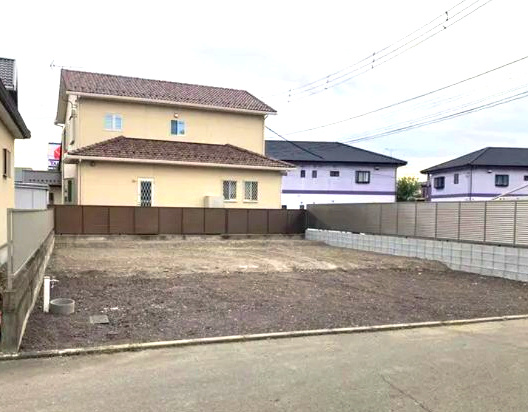 ハートフルタウン 前橋市北代田町780番　Ａ号棟の前面道路含む現地写真|南道路で開放的な立地です☆陽当たりも良好です！52.52坪あるので広々しています☆