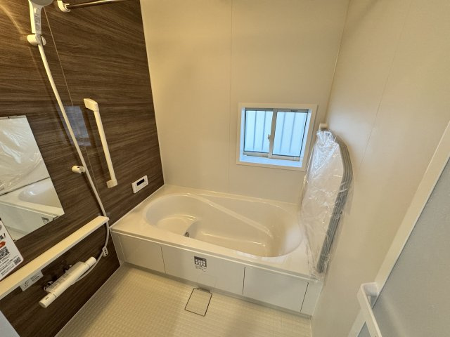 ハートフルタウン 前橋市北代田町780番　Ａ号棟の浴室|１坪タイプのフルオートバスです！
足を延ばして入れる広さなので一日の疲れも癒されますよ♪
室内物干しや浴室乾燥機もあるのでお天気の悪い日にはランドリースペースとしてもご利用できます！