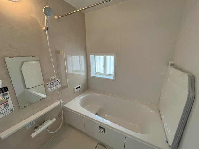 ハートフルタウン 前橋市北代田町780番　Ａ号棟の浴室|１坪タイプのフルオートバスです！
足を延ばして入れる広さなので一日の疲れも癒されますよ♪
室内物干しや浴室乾燥機もあるのでお天気の悪い日にはランドリースペースとしてもご利用できます！