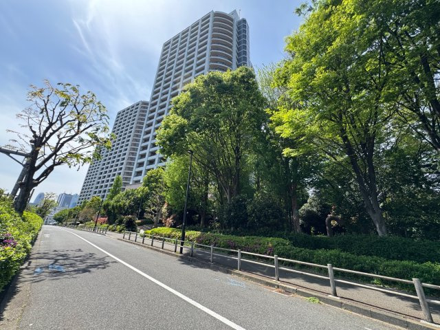 西戸山タワーホウムズノースタワーの外観