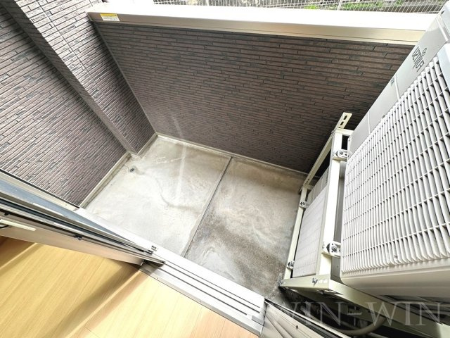 松東017のバルコニー