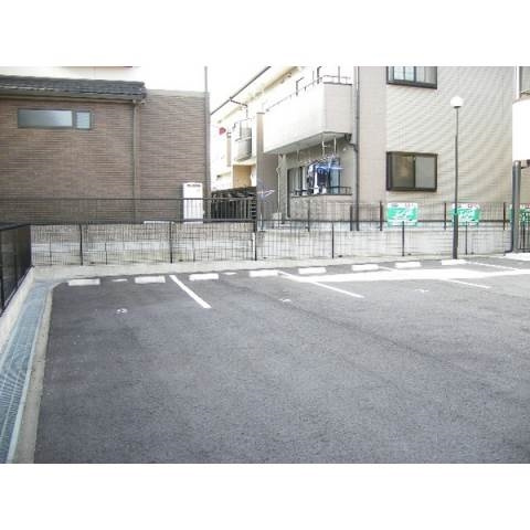 サニーコート天白の駐車場