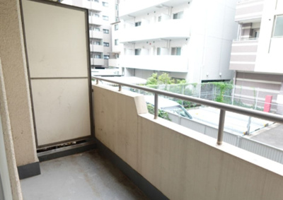 【バルコニー】 | 椎野亀戸マンション | バルコニーからの眺めを楽しみながら食事をしませんか