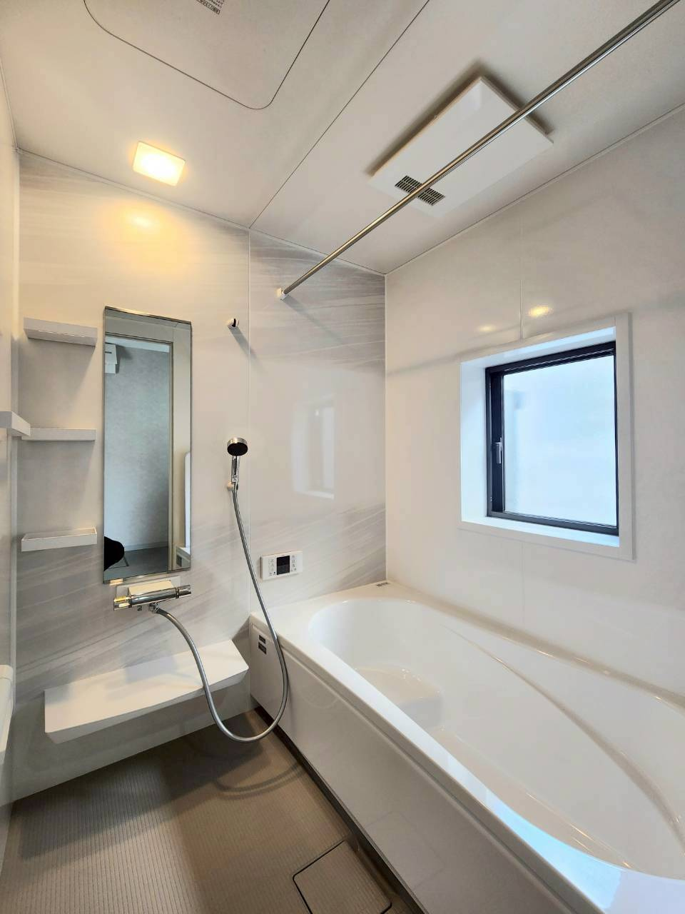 RESET HOUSE－リセットハウス小倉南区葛原2丁目2期の浴室|足が伸ばせるユニットバス♪ベンチ付きです♪