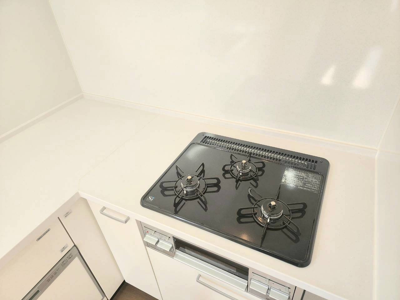 RESET HOUSE－リセットハウス小倉南区葛原2丁目2期のキッチン|同時調理可能な3口ガスコンロ♪