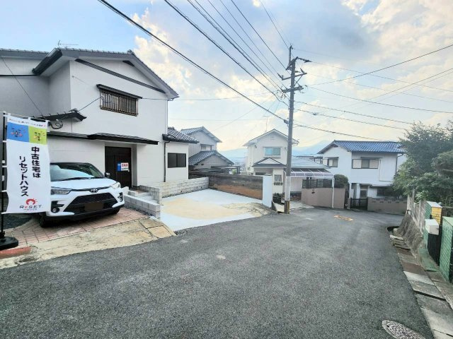 RESET HOUSE－リセットハウス小倉南区葛原2丁目2期の前面道路含む現地写真|前面道路も広々して駐車しやすい♪
