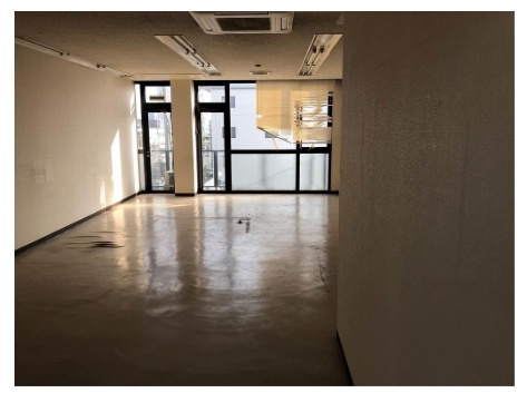 らくなんビルの内装