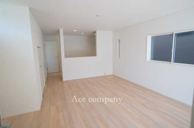 【居間・リビング】 | 東大阪市大蓮南2丁目　【1号棟/全2棟】 | 【LDK：広々21.7帖！】