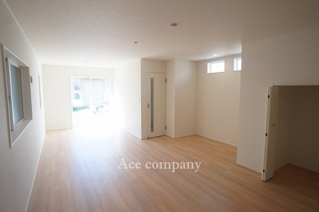 【居間・リビング】 | 東大阪市大蓮南2丁目　【1号棟/全2棟】 | 【LDK：広々21.7帖！】