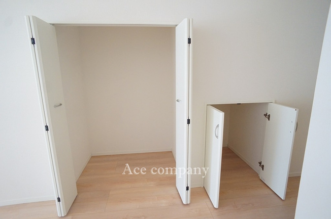 【収納】 | 東大阪市大蓮南2丁目　【1号棟/全2棟】 | ダイニングにある階段下収納です♪