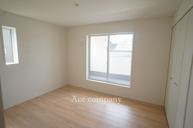 【寝室】 | 東大阪市大蓮南2丁目　【1号棟/全2棟】 | 【2階：洋室7.2帖】バルコニーに面したお部屋です☆