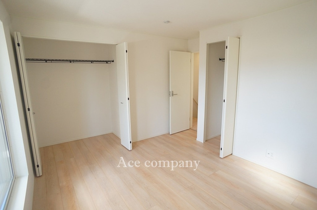 【寝室】 | 東大阪市大蓮南2丁目　【1号棟/全2棟】 | 【2階：洋室7.2帖】クローゼット完備です♪